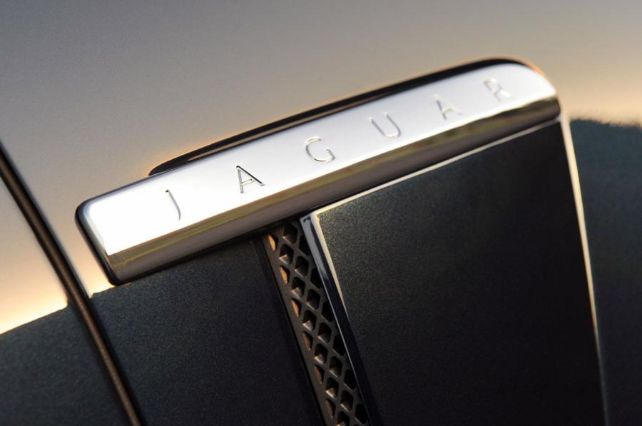  Jaguar XF Supercharged 2012 года  (фото 51 из 65)